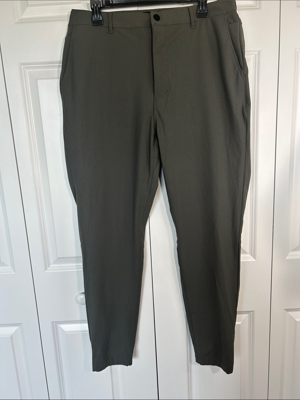 Cuts Men’s  Olive Joggers